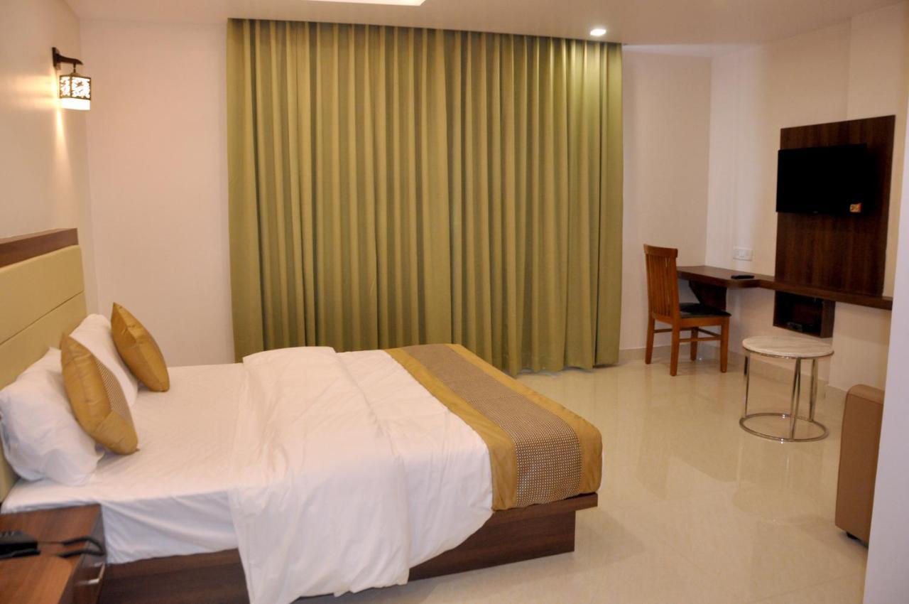 Hotel Ambika International Byndoor Bainduru Kültér fotó