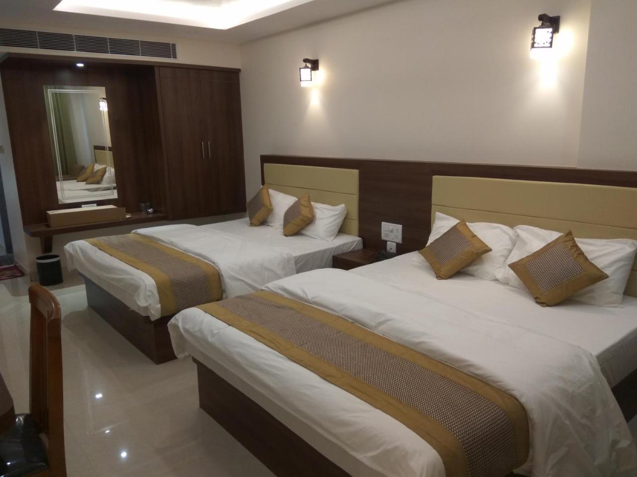 Hotel Ambika International Byndoor Bainduru Kültér fotó