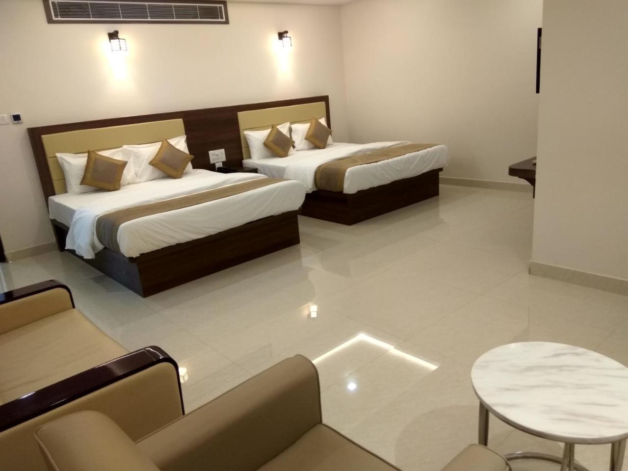 Hotel Ambika International Byndoor Bainduru Kültér fotó